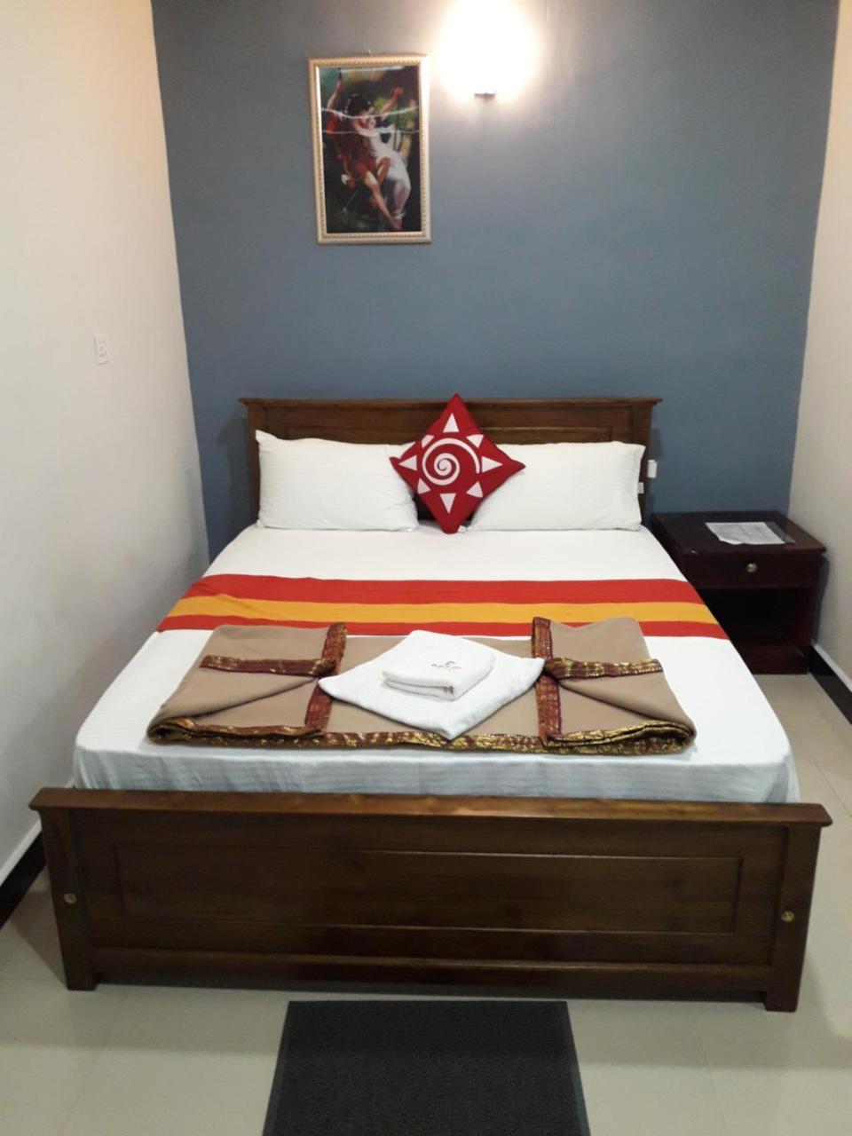 Global City Hotel Maligawatta Экстерьер фото