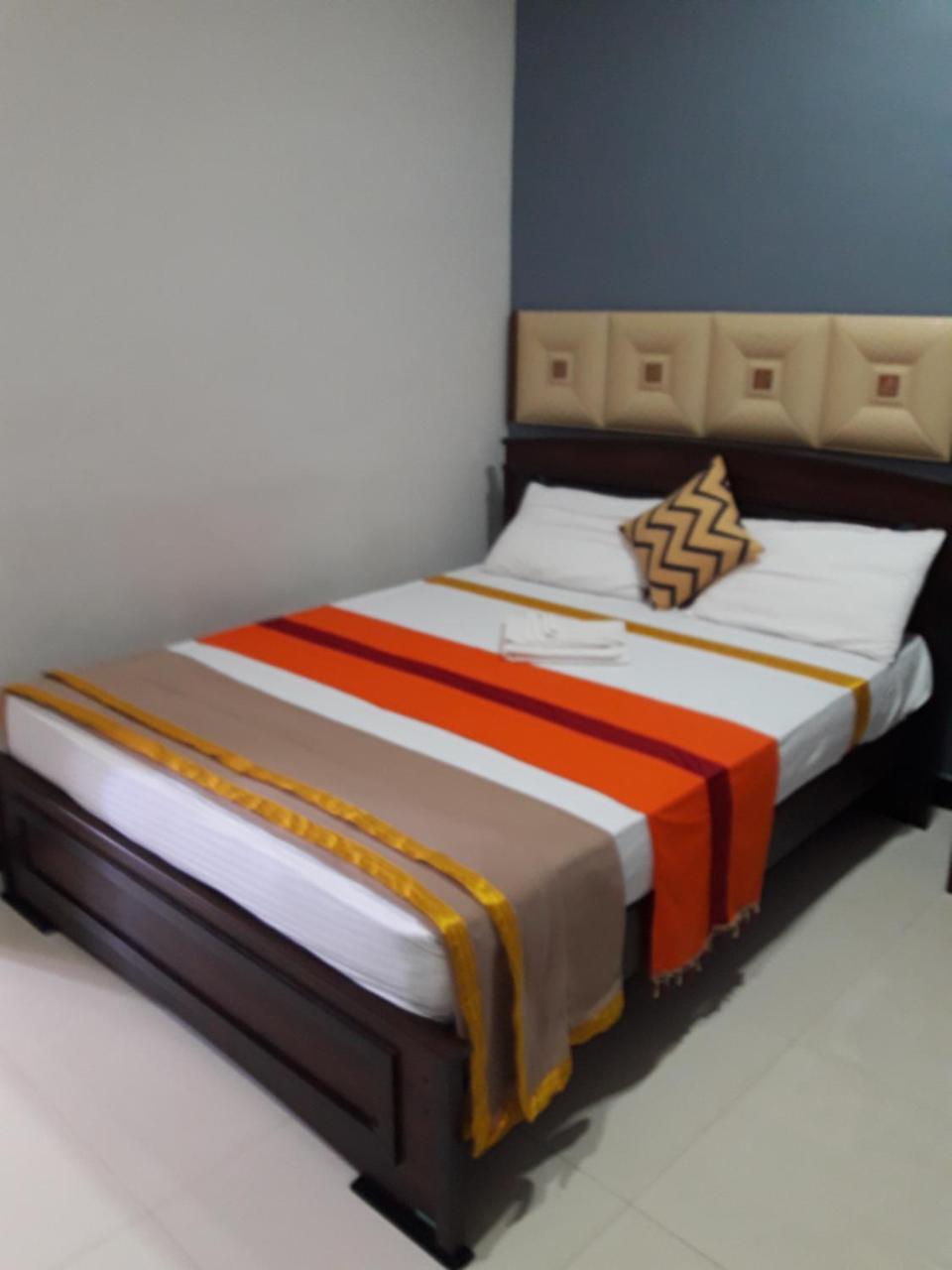 Global City Hotel Maligawatta Экстерьер фото