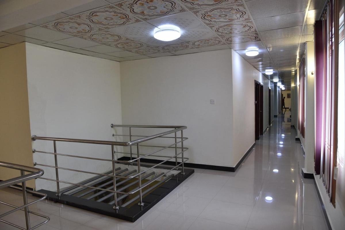Global City Hotel Maligawatta Экстерьер фото