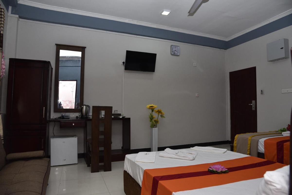 Global City Hotel Maligawatta Экстерьер фото