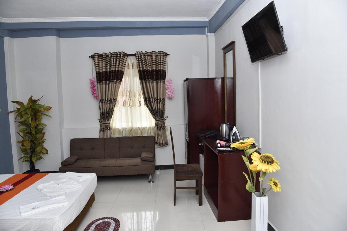 Global City Hotel Maligawatta Экстерьер фото