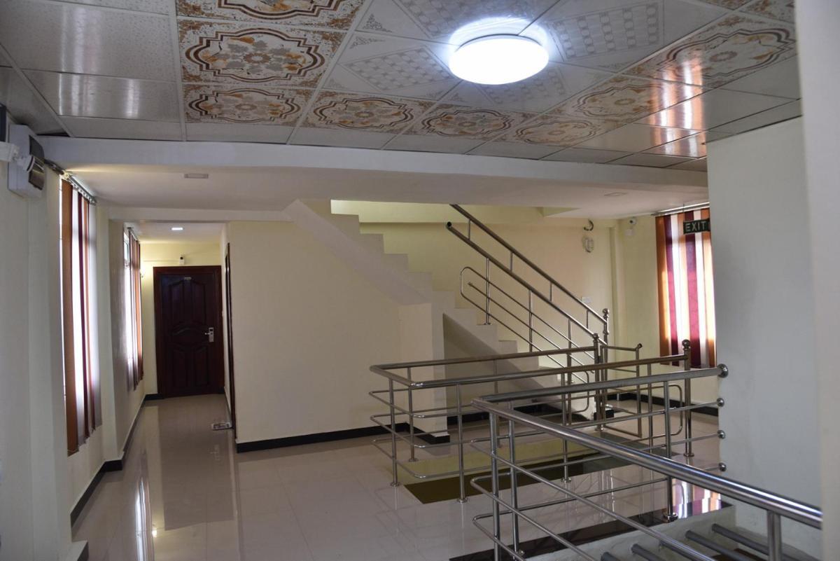 Global City Hotel Maligawatta Экстерьер фото